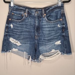 AEO 90s Boyfriend Short Distressed High Waisted